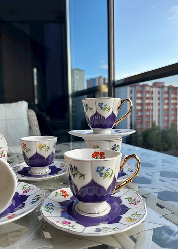 Beden Mor Çiçek Desenli Porselen Fincan Seti