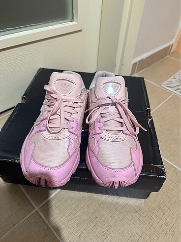 Adidas pembe spor ayakkabı