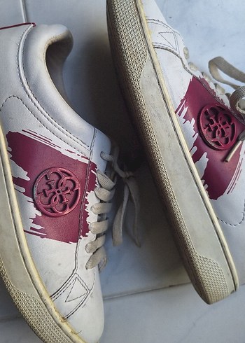 Guess beyaz kenarı pembe kadın sneaker