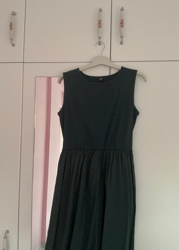 Uniqlo marka midi koyu yeşil elbise - Görsel 3