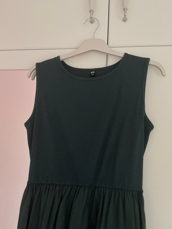 Uniqlo marka midi koyu yeşil elbise - Görsel 4
