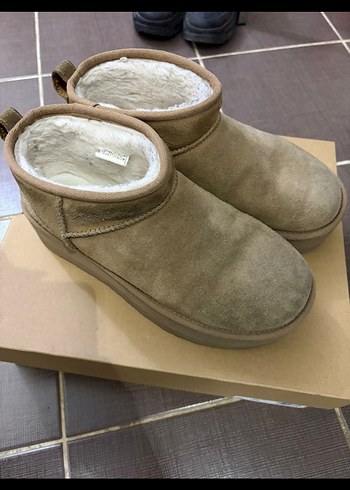 UGG Kadın Kahverengi Süet Dolgu Topuk Bot - Görsel 2