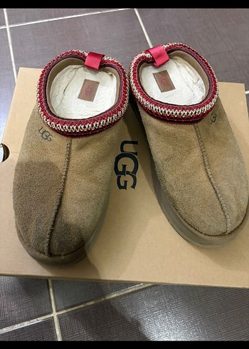UGG Kahverengi Süet Dolgu Topuklu Nakışlı Terlik - Görsel 3