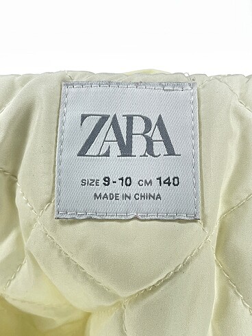 universal Beden beyaz Renk Zara Ceket %70 İndirimli.