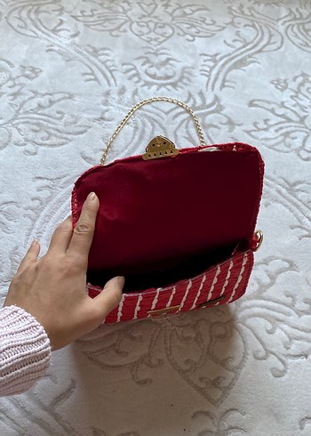Zincir Detaylı Kırmızı Nakışlı Kadın Çanta - Görsel 4