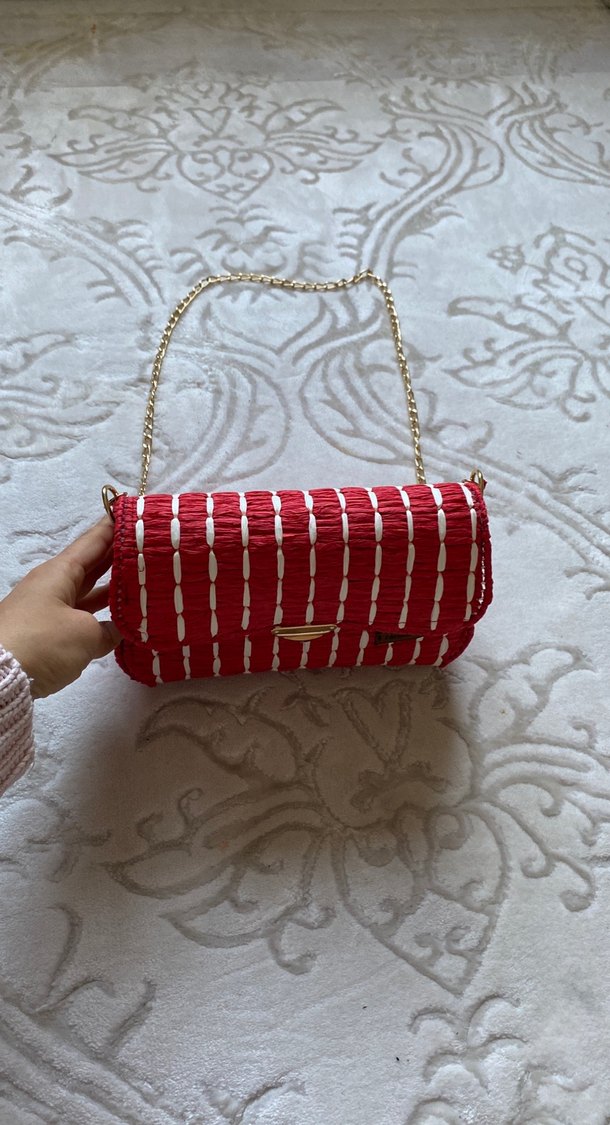 Zincir Detaylı Kırmızı Nakışlı Kadın Çanta - Görsel 2