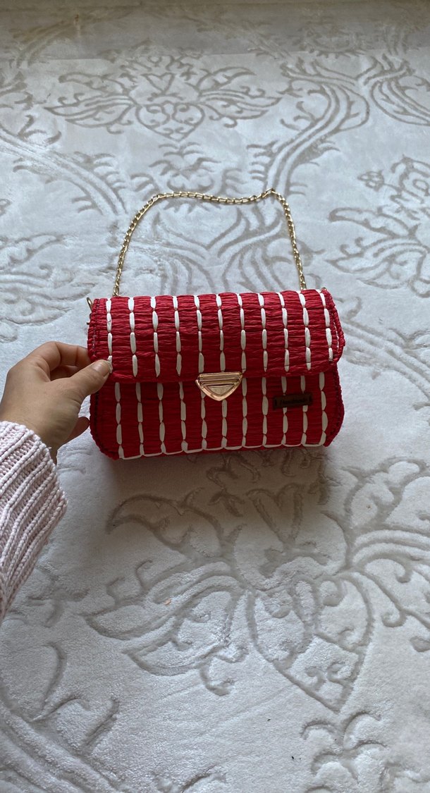 Zincir Detaylı Kırmızı Nakışlı Kadın Çanta - Görsel 3