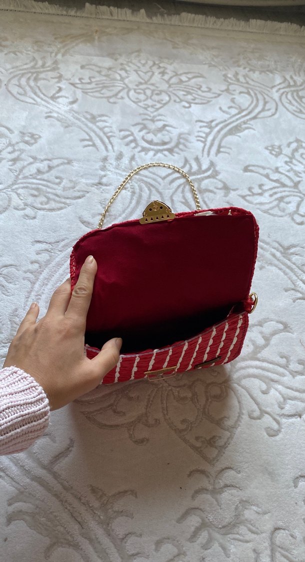 Zincir Detaylı Kırmızı Nakışlı Kadın Çanta - Görsel 4