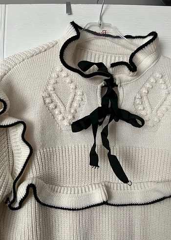 Beyaz fırfırlı kurdele detaylı kazak  standart beden - Görsel 2