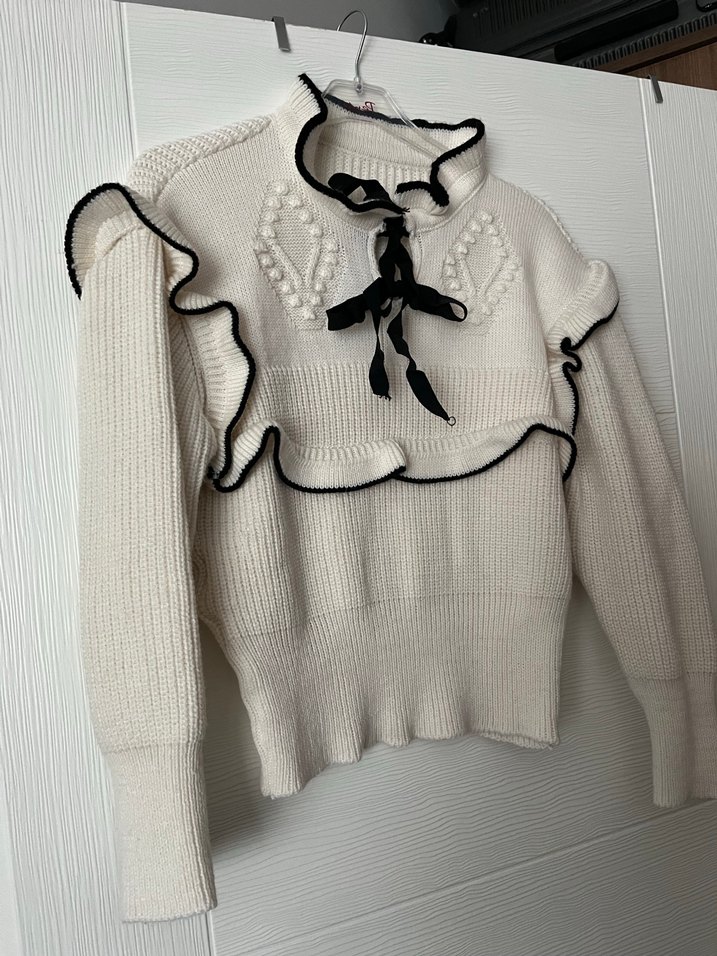 Beyaz fırfırlı kurdele detaylı kazak  standart beden - Görsel 3