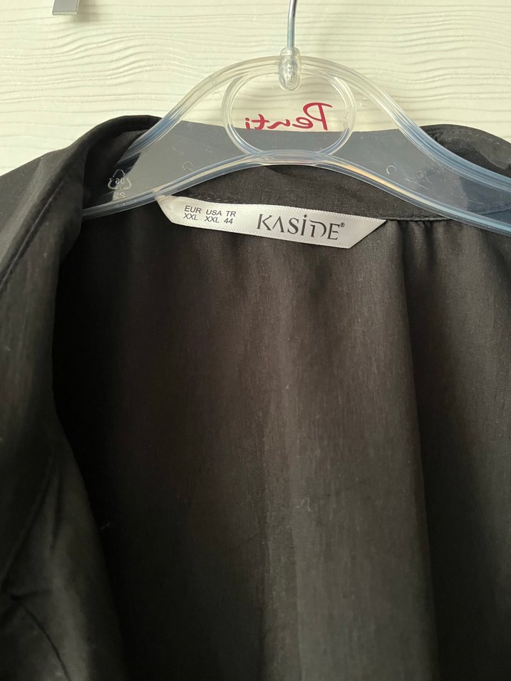 Düğmeli  kemerli Siyah  Kadın Gömlek - Görsel 2