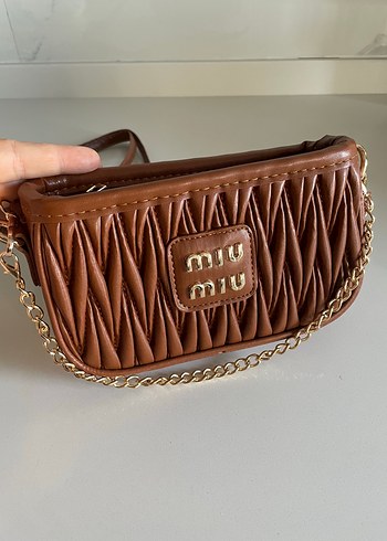 Miu Miu Kahverengi Zincir Detaylı Deri Çanta