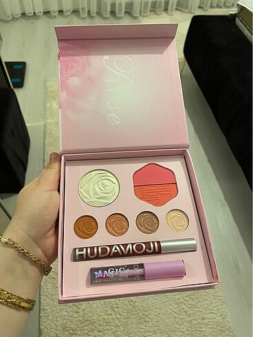 Huda Beauty Makyaj set
