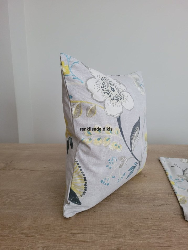 Gri Çiçekli Modern Kırlent Kılıfı - Görsel 2