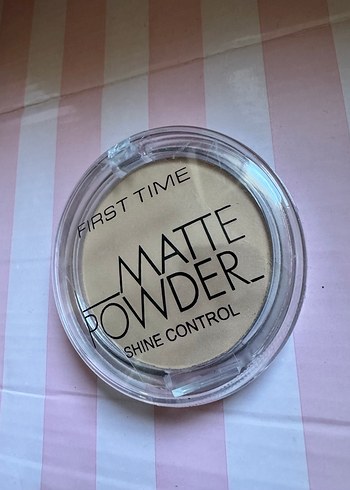 First Time Bej Mat Pudra Parlaklık Kontrolü