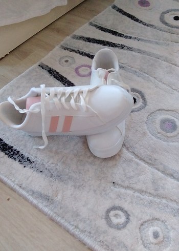 Adidas Beyaz Bağcıklı Kadın Spor Ayakkabı