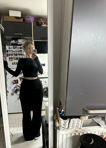 Siyah Yüksek Yakalı Uzun Kollu Kadın crop - Görsel 2