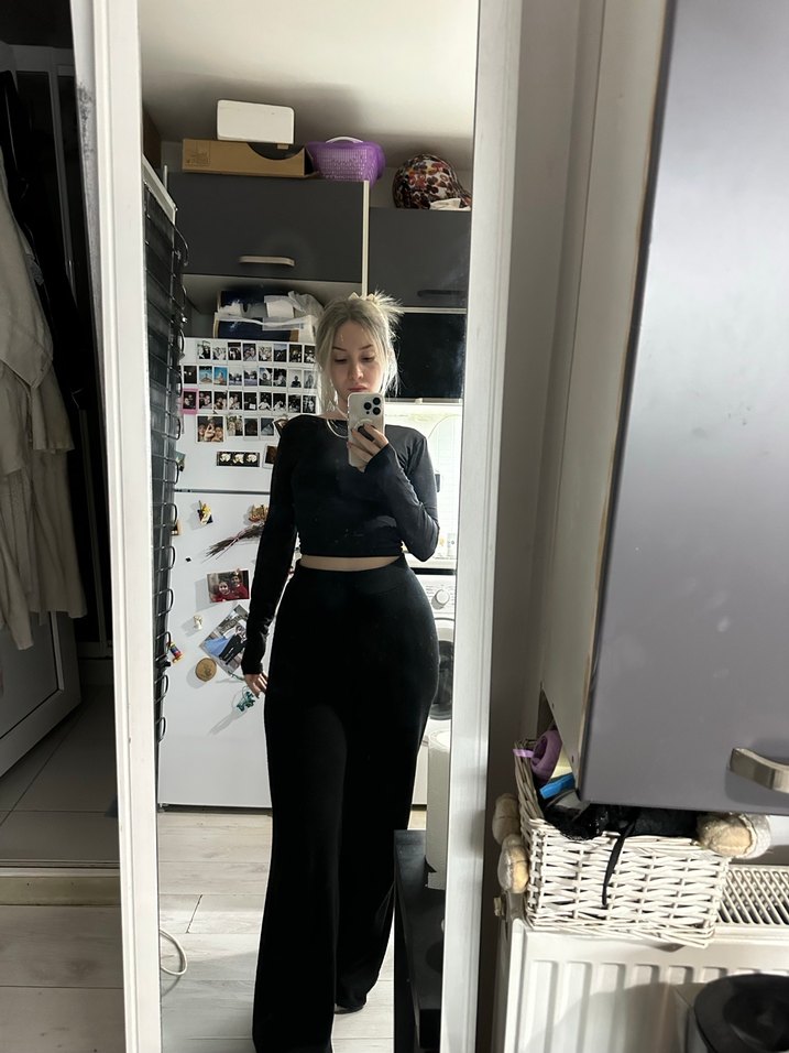 Siyah Yüksek Yakalı Uzun Kollu Kadın crop - Görsel 3