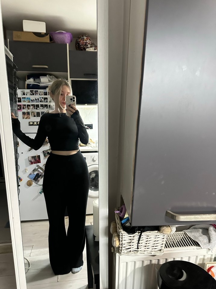 Siyah Yüksek Yakalı Uzun Kollu Kadın crop - Görsel 2