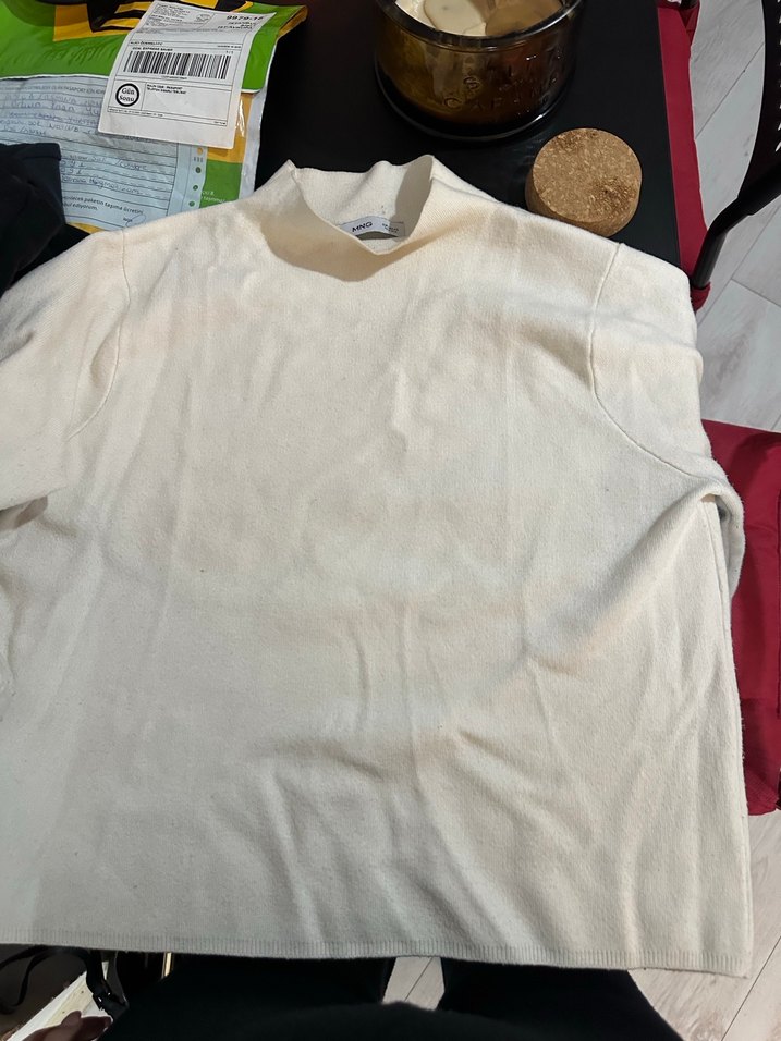 Beyaz Yüksek Yakalı Kadın Triko - Görsel 3