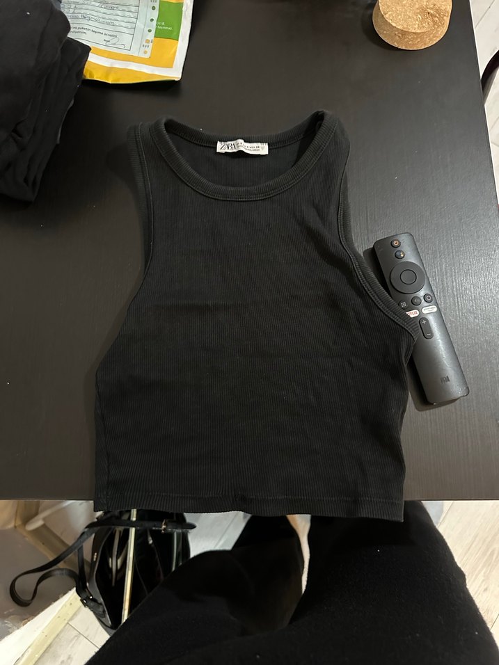 Siyah Yüksek Yakalı Kadın Crop Top - Görsel 3