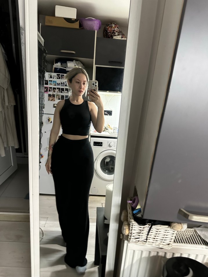 Siyah Yüksek Yakalı Kadın Crop Top - Görsel 2
