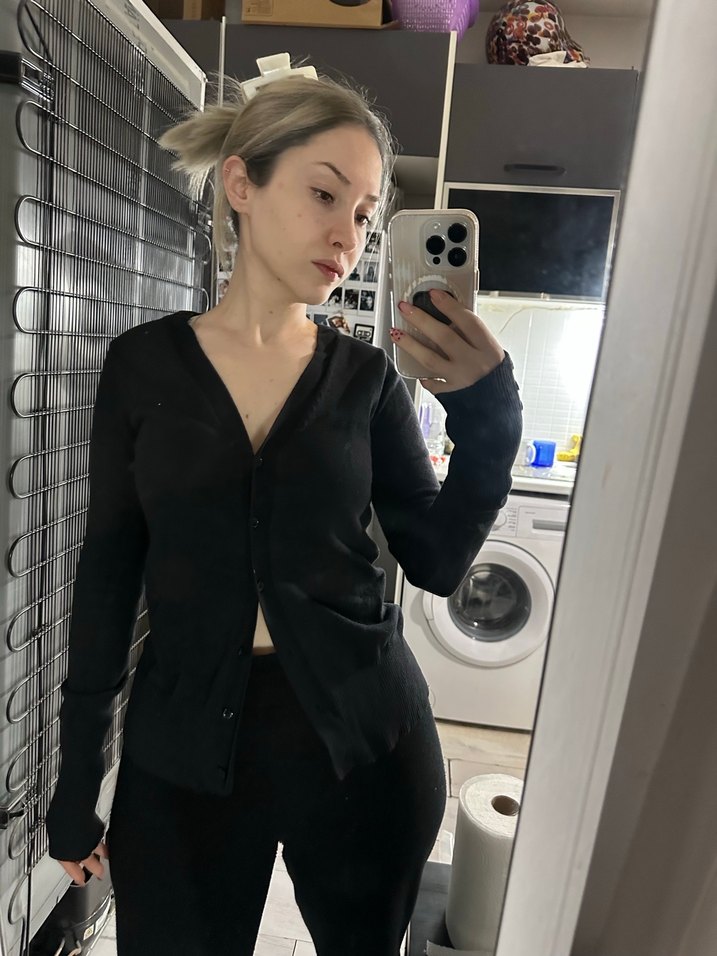 Siyah V Yakalı Kadın hırka - Görsel 2