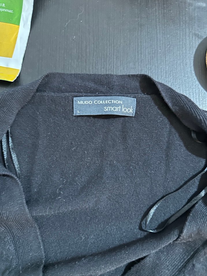 Siyah V Yakalı Kadın hırka - Görsel 4