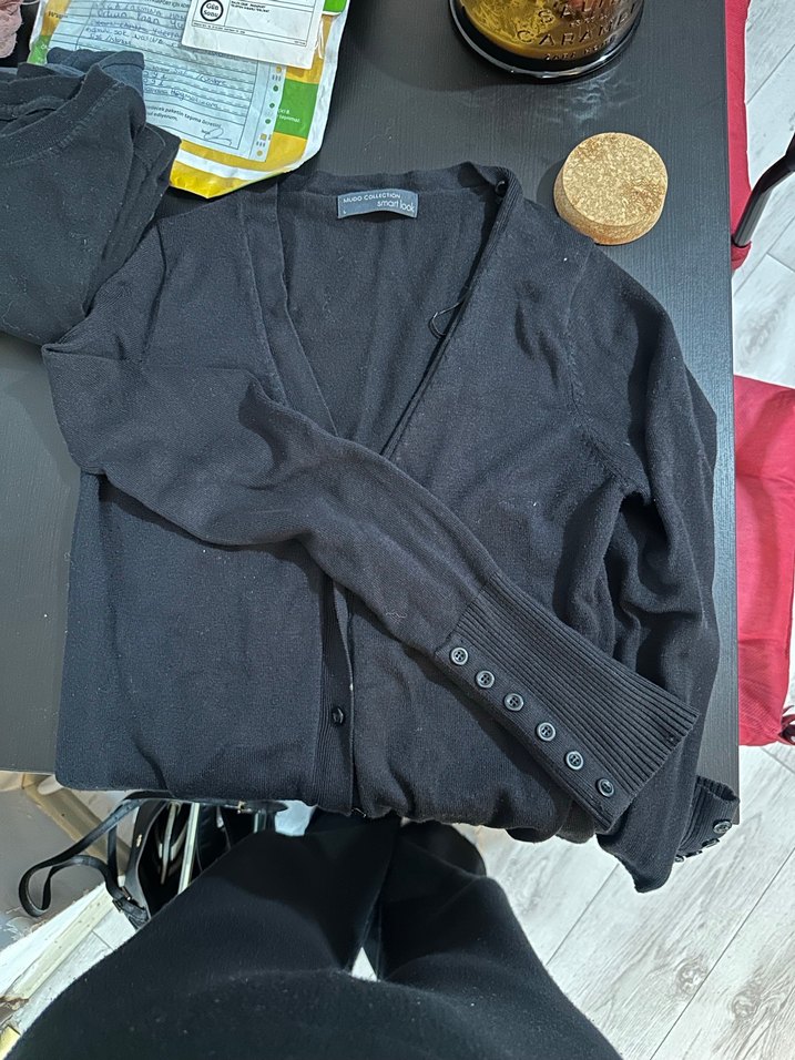 Siyah V Yakalı Kadın hırka - Görsel 5