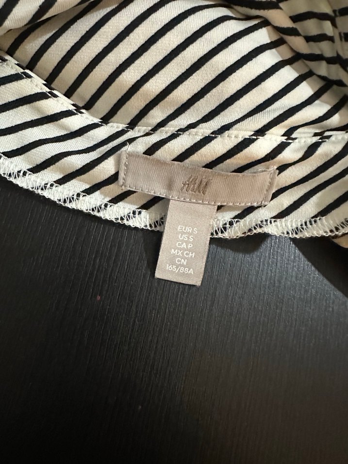 Gri Çizgili Yüksek Yakalı Crop Top - Görsel 3