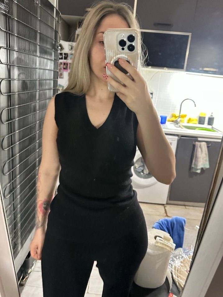 Twist Siyah V Yaka Kolsuz süveter - Görsel 3