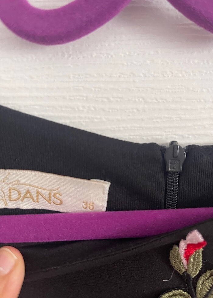 Çiçek desenli abiye elbise - Görsel 2