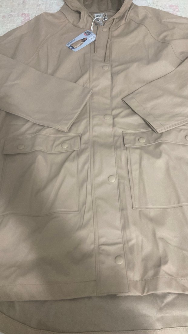 Bej Kapüşonlu Düğmeli Kadın Yağmurluk - Görsel 3