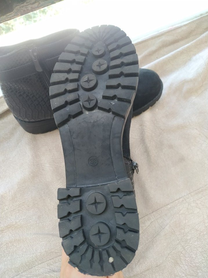 Siyah Süet Kemerli Dolgu Topuklu Kadın Bot - Görsel 4