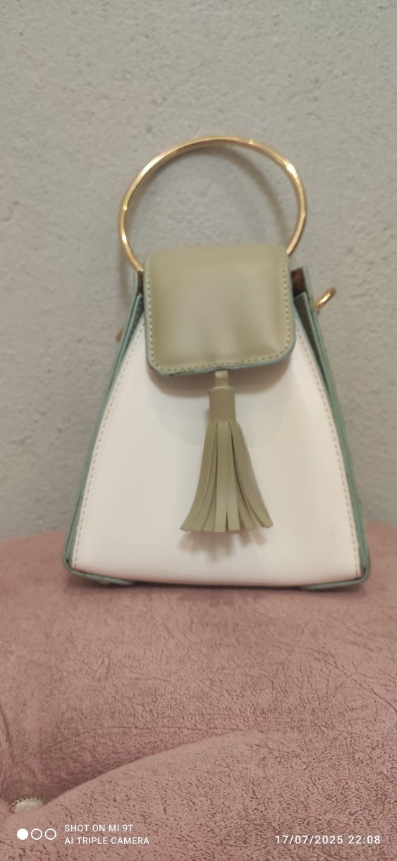 Beyaz Deri Püsküllü Kadın Çanta - Görsel 2