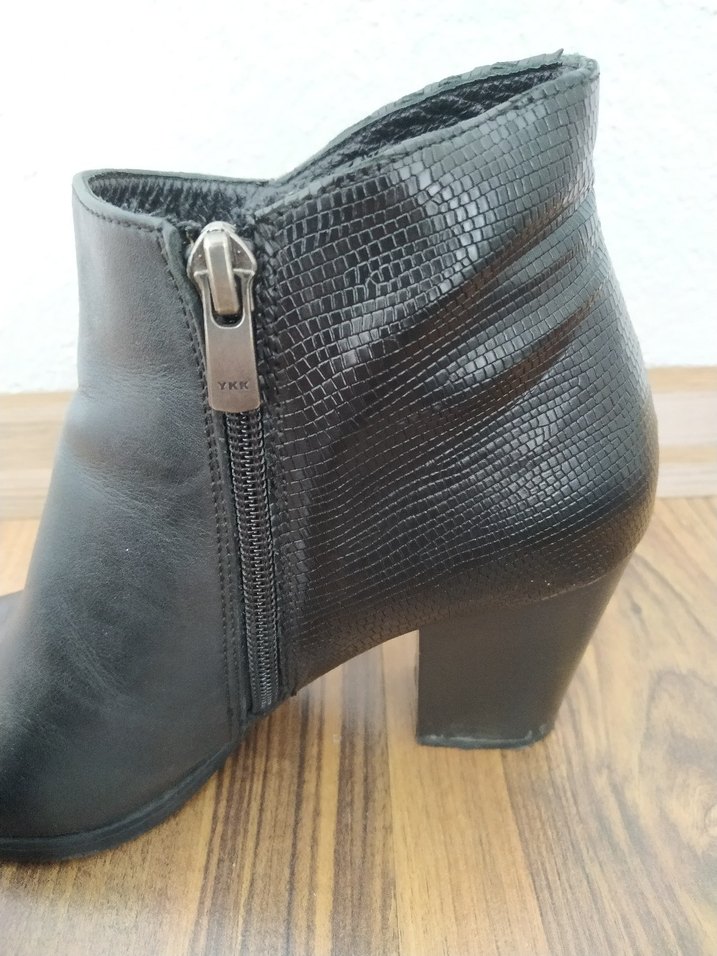 Siyah Deri Tokalı Blok Topuklu Kadın Bot - Görsel 3