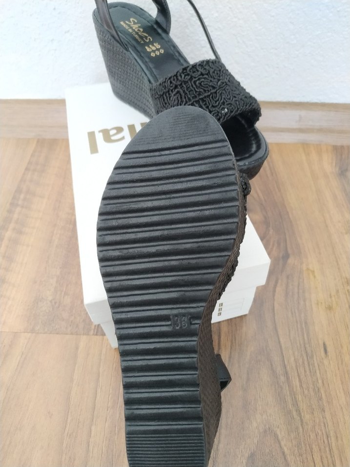 Siyah Nakışlı Dolgu Topuklu Kadın Sandalet - Görsel 4