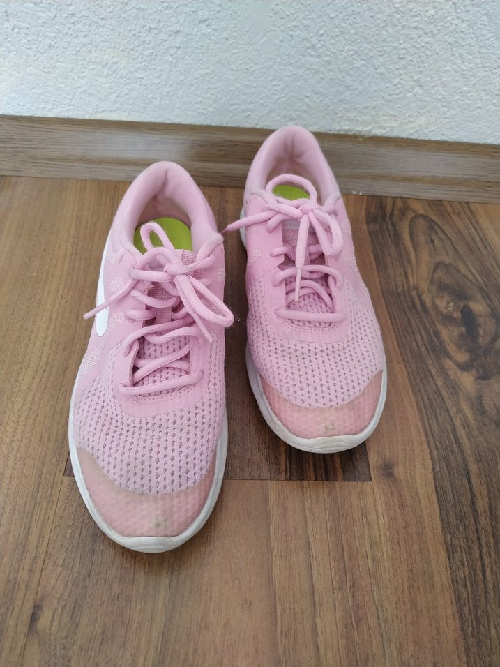 Nike Kadın Pembe Bağcıklı Spor Ayakkabı - Görsel 2