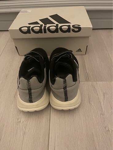 30 Beden siyah Renk Adidas çocuk spor ayakkabı