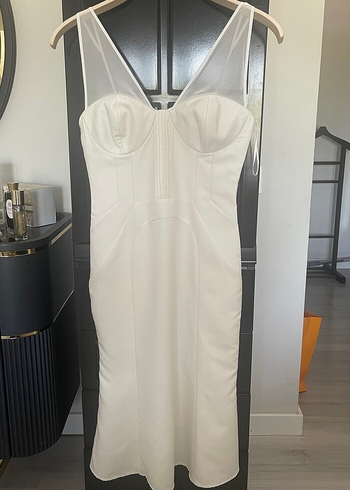 Hakan yıldırım koton tasarımı ekru elbise - Görsel 4