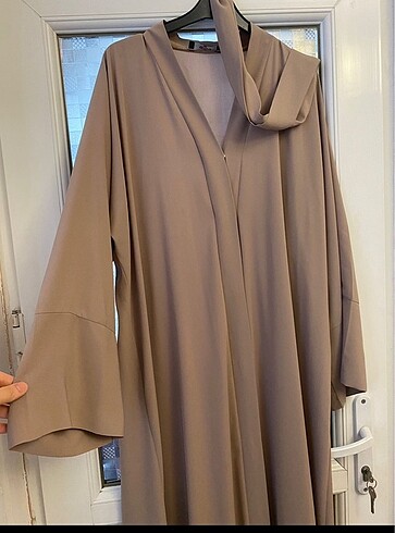 Bej abaya