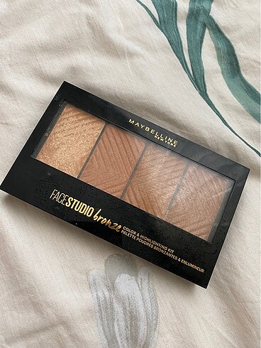 Maybelline Aydınlatıcı ve allık paleti