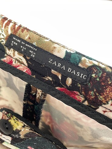 s Beden çeşitli Renk Zara Kumaş Pantolon %70 İndirimli.