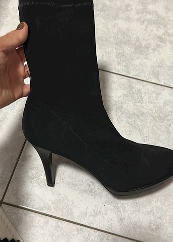 Siyah Lastikli İnce Topuklu Kadın Bot - Görsel 2