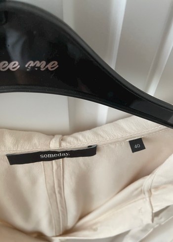 V Yaka Bej Kadın Uzun Kollu Gömlek - Görsel 3