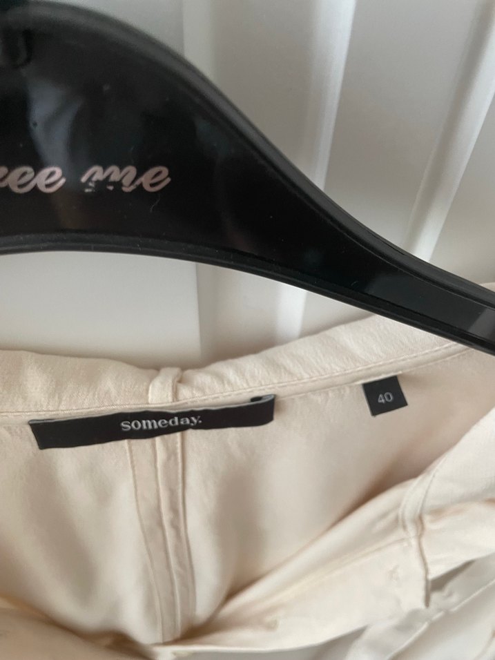 V Yaka Bej Kadın Uzun Kollu Gömlek - Görsel 3