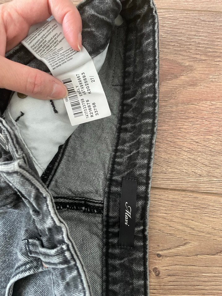 Gri Yırtık Mini Kot Şort - Görsel 4