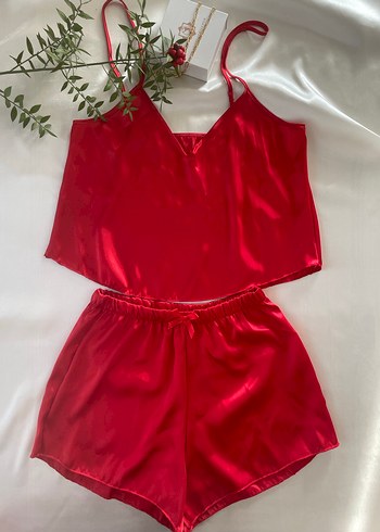 Kırmızı Parlak Mini Askılı Kadın Pijama Takımı - Görsel 3