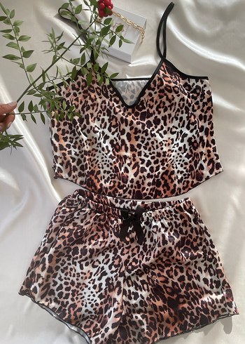 Leopar Desenli Kadın Mini Askılı Pijama Takımı - Görsel 4