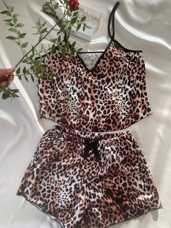 Leopar Desenli Kadın Mini Askılı Pijama Takımı - Görsel 4